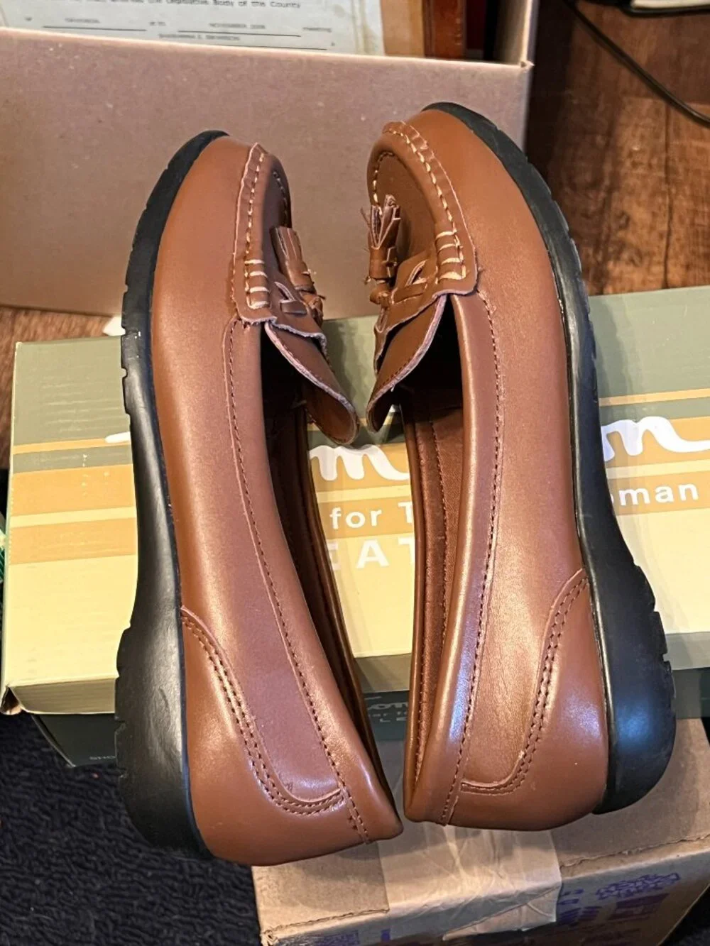 Thom McAn Women's Leather Moccasin - Size 8W - NWOT WITH BOX!